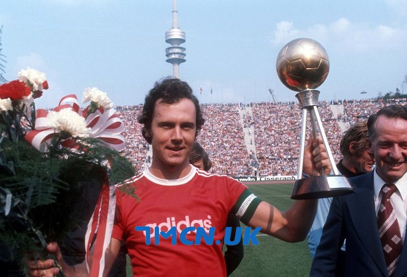 Franz Beckenbauer hân hoan trong chiến thắng