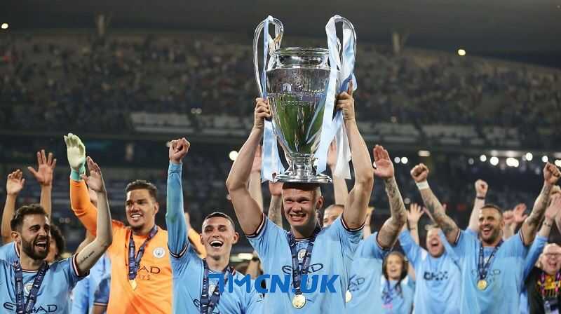 Man City vừa hoàn thành cú ăn 3 lịch sử