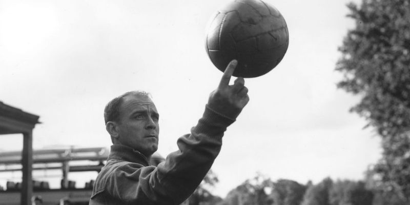 Sự nghiệp quốc tế đẳng cấp của Alfredo Di Stefano