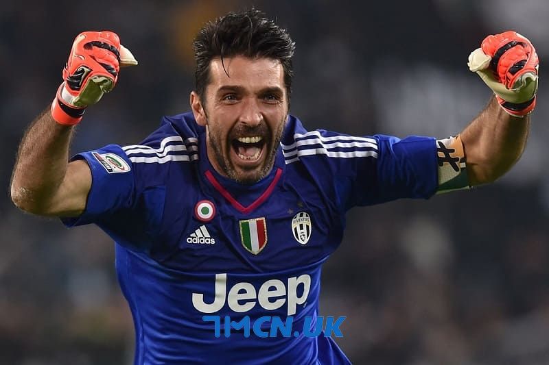 Thủ môn Buffon đã có sự nghiệp lẫy lừng với nhiều câu lạc bộ